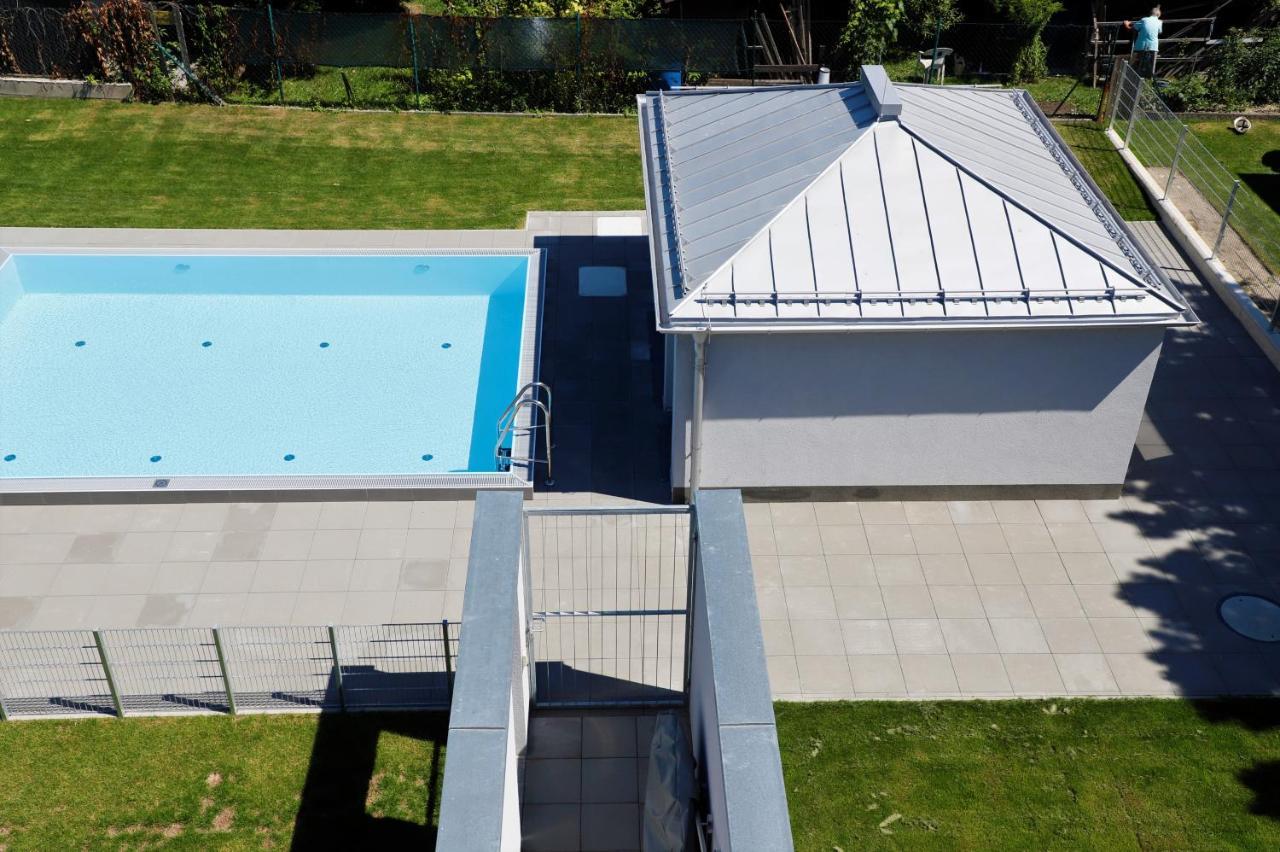 Yellow Flower Apartment With Pool - 5 Min To Lake Vienna Exterior photo